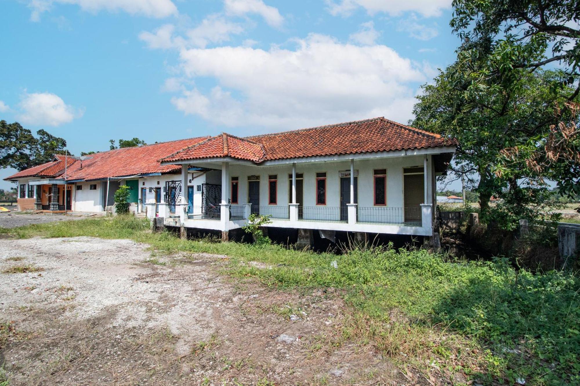 Spot On 92832 Al Mahira Syariah Hotel Majalengka Exterior photo